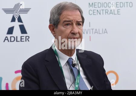 Sorrento, Italia. 14 maggio 2022. Nello Musumeci Presidente della Regione Siciliana in occasione dell’edizione 1st di “verso Sud” organizzata dalla Casa europea – Ambrosetti a Sorrento, Napoli il 14 maggio 2022. Credit:Franco Romano/Alamy Live News Foto Stock