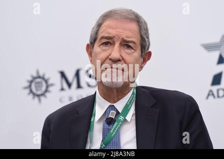 Sorrento, Italia. 14 maggio 2022. Nello Musumeci Presidente della Regione Siciliana in occasione dell’edizione 1st di “verso Sud” organizzata dalla Casa europea – Ambrosetti a Sorrento, Napoli il 14 maggio 2022. Credit:Franco Romano/Alamy Live News Foto Stock