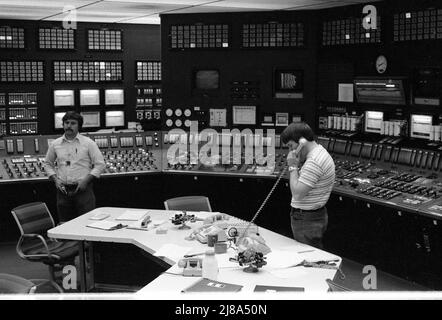 Centrale nucleare di Oconee in South Carolina, gestita dalla Duke Power Company 1979, identica alla centrale di Three Mile Island che ha avuto un incidente di fusione. Questa è la sala di controllo con tutti i comandi e i monitor complessi. Foto Stock