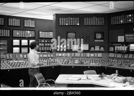 Centrale nucleare di Oconee in South Carolina, gestita dalla Duke Power Company 1979, identica alla centrale di Three Mile Island che ha avuto un incidente di fusione. Questa è la sala di controllo con tutti i comandi e i monitor complessi. Foto Stock