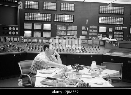 Centrale nucleare di Oconee in South Carolina, gestita dalla Duke Power Company 1979, identica alla centrale di Three Mile Island che ha avuto un incidente di fusione. Questa è la sala di controllo con tutti i comandi e i monitor complessi. Foto Stock