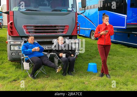 Ayr, Regno Unito. 14th maggio 2022. Dopo un gap di 2 anni a causa delle normative di Covid, l'Ayr County Show è tornato all'ippodromo di Ayr con mostre, mostre e competizioni che coprono tutti gli aspetti della vita agricola e rurale insieme alle sfide sportive nella 'Tug o' War' per le squadre di uomini e donne. L'evento, considerato uno dei più grandi del suo genere in Scozia, ha attirato migliaia di spettatori che hanno goduto il clima caldo e soleggiato. Credit: Findlay/Alamy Live News Foto Stock