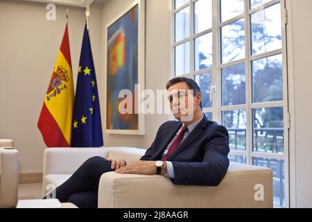 Pedro Sánchez Pérez-Castejón, primo Ministro spagnolo (Presidente del Gobierno) durante un'intervista al Palazzo Moncloa, la sua residenza a Madrid. Foto Stock