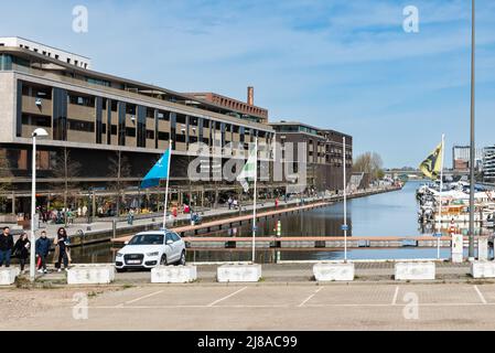 Hasselt, Limburg, Belgio - 04 12 2022 - piccolo porto di yacht sulle rive del canale Albert Foto Stock