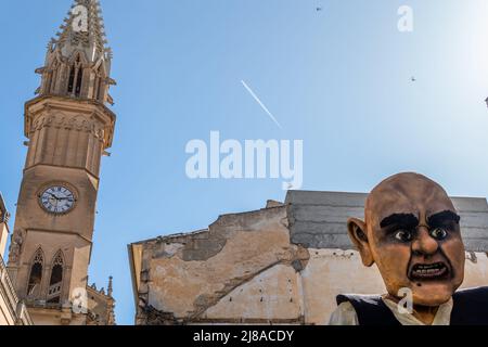 Manacor, Spagna; maggio 14 2022: Scultura gigante di un personaggio folk racconto della cultura maiorca, chiamato rondalles, situato nella strada, come parte del Foto Stock