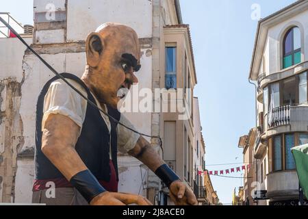 Manacor, Spagna; maggio 14 2022: Scultura gigante di un personaggio folk racconto della cultura maiorca, chiamato rondalles, situato nella strada, come parte del Foto Stock