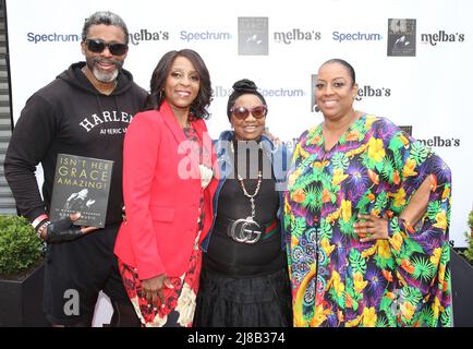 New York, Stati Uniti. 14th maggio 2022. Musa Jackson, Cheryl Wills, Irene Gandy e Melba Wilson partecipano alla festa di lancio del libro per l'ultimo libro della giornalista vincitrice del premio Emmy Cheryl Wills, is't Her Grace Amazing!: The Women Who Changed Gospel Music tenuto al ristorante Melba's di New York, NY il 14 maggio 2022. Photo by Udo Salters Credit: Sipa USA/Alamy Live News Foto Stock