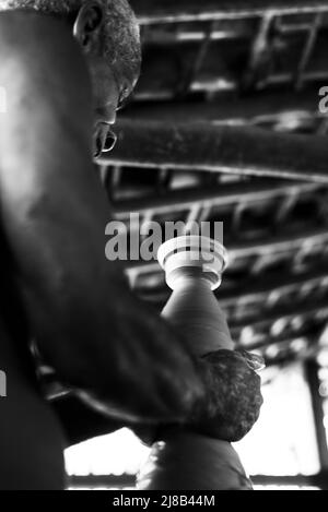 L'arte della ceramica creazione a Maragogipinho, Aratuipe, Bahia, Brasile. Il più grande centro di ceramica in latino Foto Stock