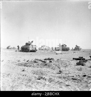 Carri armati di 8th Brigata blindata durante la seconda battaglia di El Alamein, seconda guerra mondiale Foto Stock