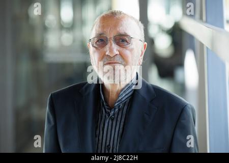 15 maggio 2022, Baden-Wuerttemberg, Reutlingen: Il pittore e regista Jürgen Böttcher, noto sotto lo pseudonimo di Strawalde. Böttcher (90) ha ricevuto il Premio Jerg Ratgeb 2022 nel municipio di Reutlingen. Il premio è dotato di 20.000 euro ed è stato istituito dagli artisti HAP Grieshaber e Rolf Szymanski. Ogni quattro anni, il lavoro di una vita avvincente è onorato. Foto: Julian Rettig/dpa Foto Stock