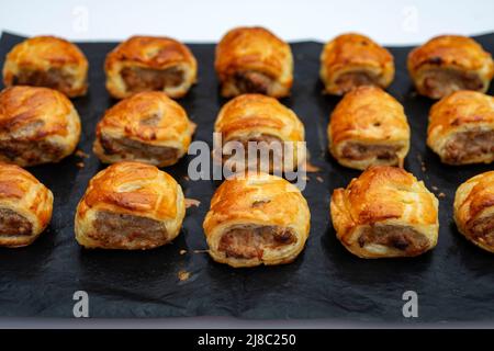 Salsiccia casalinga rotoli Foto Stock