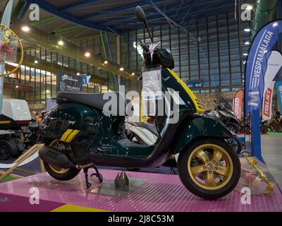 Vespa GTS Super 300 Racing Sessanta. MOSTRA DI MOTO MOMA 2022. Malaga, Spagna. Foto Stock