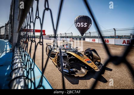 Berlino, Germania. 15th maggio 2022. 25 VERGNE Jean-Eric (fra), DS Techeetah, DS e-Tense FE21, azione durante l'ePrix di Berlino 2022, incontro 5th del Campionato del mondo di Formula e ABB FIA 2021-22, sul circuito stradale dell'aeroporto Tempelhof dal 13 al 15 maggio a Berlino - Foto Frédéric le Floch / DPPI credito: DPPI Media/Alamy Live News Credit: DPPI Media/Alamy Live News Foto Stock