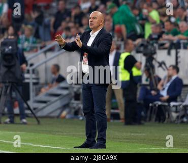 BUDAPEST, UNGHERIA - MAGGIO 11: Stanislav Cherchesov, responsabile di Ferencvarosi TC, reagisce durante la partita finale della Coppa Ungherese tra Ferencvarosi TC e Paksi FC alla Puskas Arena il 11 maggio 2022 a Budapest, Ungheria. Foto Stock