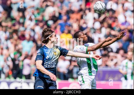 GRONINGEN - (lr) Roberts Uldrikis di SC Cambuur, Neraysho Kasanwirjo o FC Groningen durante la partita olandese Eredivie tra FC Groningen e SC Cambuur allo stadio di Euroborg il 15 maggio 2022 a Groningen, Paesi Bassi. LASKER COR ANP Foto Stock