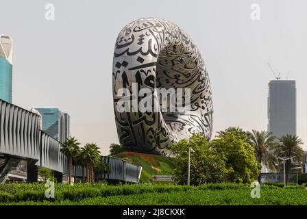 DUBAI, Emirati Arabi Uniti - 18 aprile 2022: Architettura del museo del futuro Foto Stock