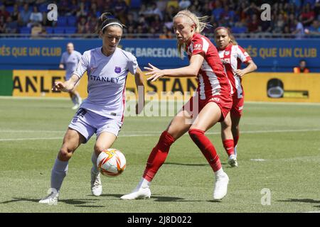 Aitana Bonmati (14 Barcellona) e Maitane Lopez (7 AT.Madrid) durante la partita Primera Iberdrola tra Barcellona e AT.Madrid allo stadio Johan Cruyff di Sant Joan Despi, Barcellona, Spagna. Rafa Huerta/SPP Foto Stock