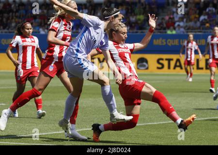 Aitana Bonmati (14 Barcellona) e Maitane Lopez (7 AT.Madrid) durante la partita Primera Iberdrola tra Barcellona e AT.Madrid allo stadio Johan Cruyff di Sant Joan Despi, Barcellona, Spagna. Rafa Huerta/SPP Foto Stock