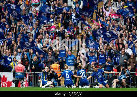 Chelsea celebra Erin Cuthbert (Chelsea 22) segnando il secondo gol del Chelsea durante la partita finale della Coppa delle Donne d'aria Vitality tra Manchester City e Chelsea al Wembley Stadium di Londra, Inghilterra. Liam Asman/SPP Foto Stock