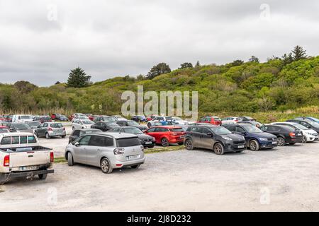 Rosscarbery, West Cork, Irlanda. 15th maggio 2022. Le temperature hanno raggiunto il 20C a West Cork oggi con la gente del posto e i turisti che fanno il massimo del caldo. La Warren Beach vicino a Rosscarbery era piena di amanti del sole. Credit: AG News.Alamy Live News. Foto Stock