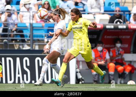 Madrid, Spagna. 15th maggio 2022. I bianchi risolvevano la prima questione dell'equazione battendo Villarreal in casa, un'altra pique da Alberto Toril, Che ha fatto proprio il suo debutto sul banco merengue contro il sottomarino giallo nel primo turno (dopo il prestito di David Aznar) con una vittoria da 0-2 al Mini Estadi Castellón. L'allenatore Cordovan ha optato per un approccio coraggioso (1-3-4-3) che era lento a raccogliere i suoi premi. Villarreal ha dimostrato fin dall'inizio che la loro visita nella capitale non era turistica e che hanno fatto danni agli stivali di Salma, colpendo dalla seconda linea. Credito: Edward F. Peter Foto Stock