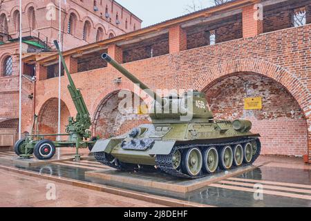 T-34-85 Tank, prodotto durante la Grande Guerra Patriottica, vicino alle mura del Cremlino di Nizhny Novgorod, Russia Foto Stock