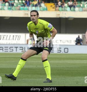 Verona, Italia. 14th maggio 2022. L'arbitro Giacomo Camplone si presenta durante la partita Hellas Verona FC vs Torino FC, 37Â° Serie A Tim 2021-22 allo stadio Marcantonio Bentegodi di Verona, il 14 maggio 2022. Credit: Independent Photo Agency/Alamy Live News Foto Stock