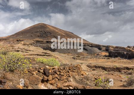 La città stratificata di Lanzarote, un'area vulcanica con formazioni rocciose geologiche, Isole Canarie, Spagna Foto Stock