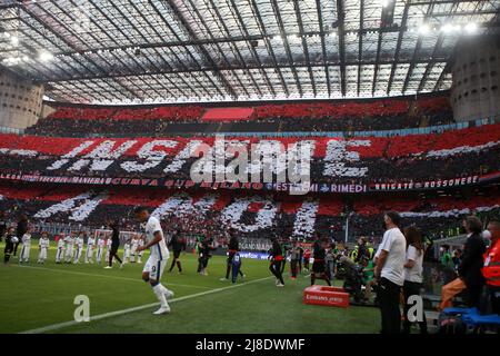 Milano, Italia. 15th maggio 2022. I sostenitori dell'AC Milan sono stati visti durante la Serie A match tra AC Milan e Atalanta BC allo Stadio Giuseppe Meazza il 15 2022 maggio a Milano. Credit: Marco Canoniero/Alamy Live News Foto Stock