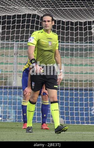 Verona, Italia. 14th maggio 2022. Arbitro Giacomo Camplone durante la partita Hellas Verona FC vs Torino FC, 37Â° Serie a Tim 2021-22 allo stadio Marcantonio Bentegodi di Verona, il 14 maggio 2022. Credit: Independent Photo Agency/Alamy Live News Foto Stock