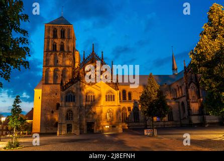 Centro storico, Cattedrale di San Paolo sulla piazza del mercato, Cattedrale romanica medievale, a Münster, NRW, Germania Foto Stock