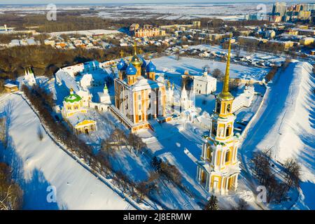 Vista aerea del complesso architettonico del Cremlino di Ryazan in inverno Foto Stock