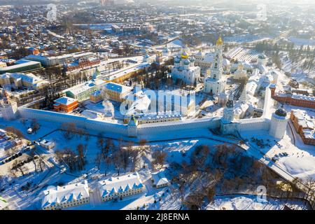 Veduta aerea della Trinità San Sergius Lavra a Sergiev Posad in inverno, Russia Foto Stock