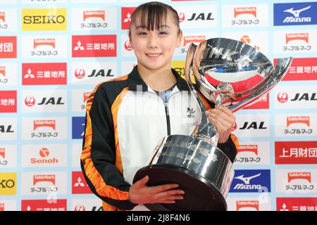 Tokyo Metropolitan Gymnasium, Tokyo, Giappone. 14th maggio 2022. Shoko Miyata, 14 MAGGIO 2022 - Ginnastica artistica : la cerimonia di premiazione femminile della Coppa NHK 61st al Tokyo Metropolitan Gymnasium di Tokyo, Giappone. Credit: YUTAKA/AFLO SPORT/Alamy Live News Foto Stock