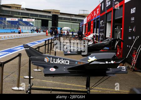 13 maggio 2022, Berlino, Tempelhofer Damm, 12101 Berlino, Germania: Berlino: Il Campionato del mondo di Formula e inizia a Tempelhofer Flugfeld. 22 piloti lottano per due vittorie in fase. (Credit Image: © Simone Kuhlmey/Pacific Press via ZUMA Press Wire) Foto Stock