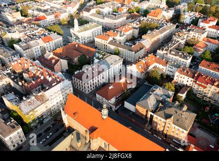 Cracovia, Polonia. 9th maggio 2022. (NOTA DEI REDATTORI: Immagine scattata con drone).veduta aerea del distretto di Kazimierz. (Credit Image: © Alex Bona/SOPA Images via ZUMA Press Wire) Foto Stock
