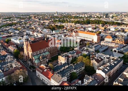 Cracovia, Polonia. 9th maggio 2022. (NOTA DEI REDATTORI: Immagine scattata con il drone). Vista aerea della Chiesa del Corpus Christi. (Credit Image: © Alex Bona/SOPA Images via ZUMA Press Wire) Foto Stock