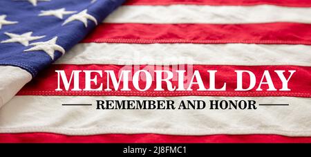 Memorial Day Ricorda e onora il testo sulla bandiera degli Stati Uniti. Felice Memorial Day sfondo. America National Holiday onorando tutti i veterani che hanno servito Foto Stock