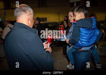 Rieti, Italia. 13th maggio 2022. Associazioni di volontariato, durante la marcia per la Pace in Ucraina per fermare la guerra tra Russia e Ucraina. (Credit Image: © Riccardo Fabi/Pacific Press via ZUMA Press Wire) Foto Stock