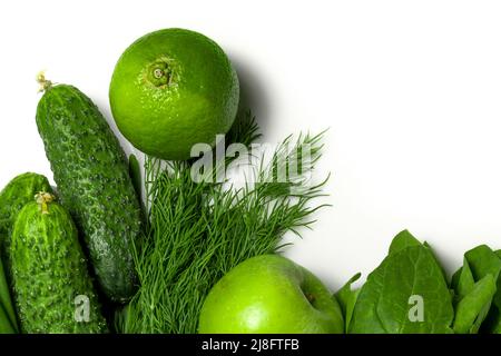 Cibo fresco verde. Consegna o acquisto di prodotti alimentari per la salute. Verdure, frutta, erbe. Concetto di cibo Foto Stock