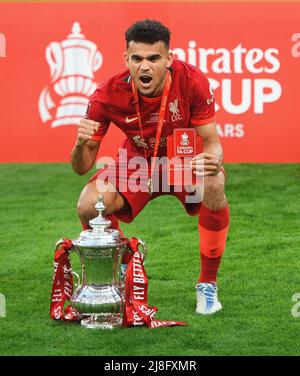 14 Maggio 2022 - Chelsea v Liverpool - Emirates fa Cup Final - Wembley Stadium Luis Diaz celebra la vittoria della fa Cup Picture Credit : © Mark Pain / Alamy Live News Foto Stock