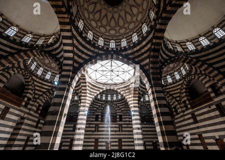 Damasco, Siria - Maggio, 2022: Architettura storica (Khan as'ad Pasha), il più grande caravanserai nella Città Vecchia di Damasco Foto Stock