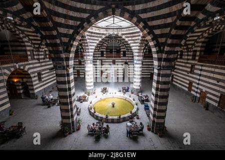 Damasco, Siria - Maggio, 2022: Architettura storica (Khan as'ad Pasha), il più grande caravanserai nella Città Vecchia di Damasco Foto Stock