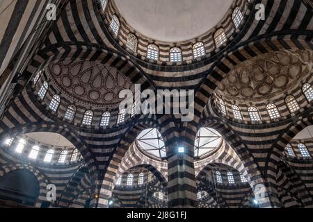 Damasco, Siria - Maggio, 2022: Architettura storica (Khan as'ad Pasha), il più grande caravanserai nella Città Vecchia di Damasco Foto Stock