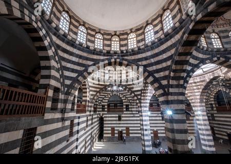 Damasco, Siria - Maggio, 2022: Architettura storica (Khan as'ad Pasha), il più grande caravanserai nella Città Vecchia di Damasco Foto Stock