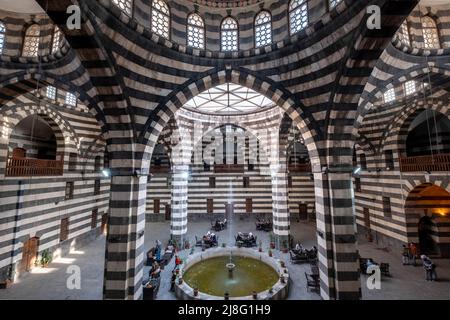 Damasco, Siria - Maggio, 2022: Architettura storica (Khan as'ad Pasha), il più grande caravanserai nella Città Vecchia di Damasco Foto Stock