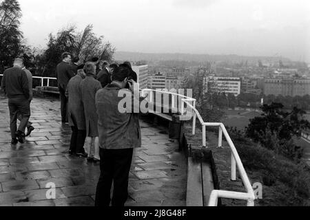 Blick auf den Gdingener Hafen vom Maria und Lech Kaczynski-Park, Woiwodschaft Pommern, 1967. Vista del porto marittimo di Gdynia visto da Maria e Lech Kaczynski Park, Voivodato Pomeriano, 1967. Foto Stock