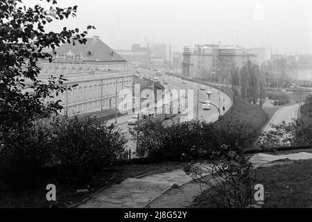 Straßenpanorama von Warschau, Woiwodschaft Masowien, 1967. Vista sulla strada di Varsavia, Vovoideship Masowia, 1967. Foto Stock