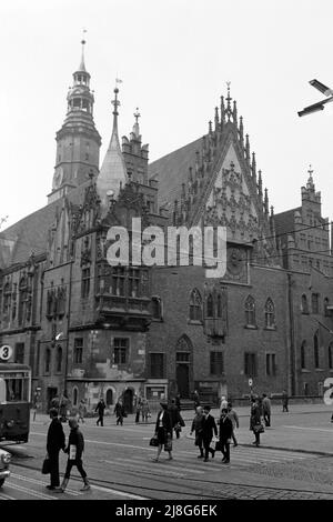 Das Alte Rathaus in Breslau, Woiwodschaft Niederschlesien, 1967. Municipio di Wroclaw, Voivodato bassa Slesia, 1967. Foto Stock