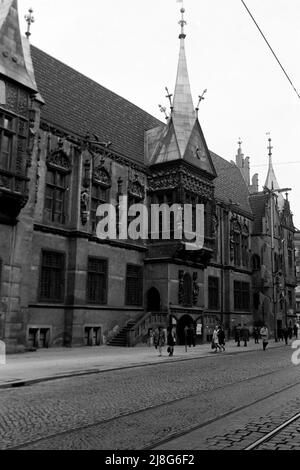 Das Alte Rathaus in Breslau, Woiwodschaft Niederschlesien, 1967. Municipio di Wroclaw, Voivodato bassa Slesia, 1967. Foto Stock
